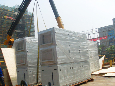 上海光學(xué)研究所24臺冰水機(jī)高空吊裝上樓工程